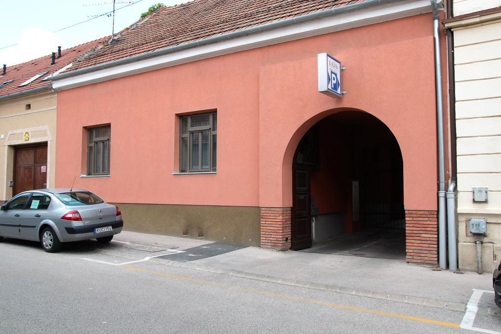 Erhardt Superior Rooms Sopron Esterno foto